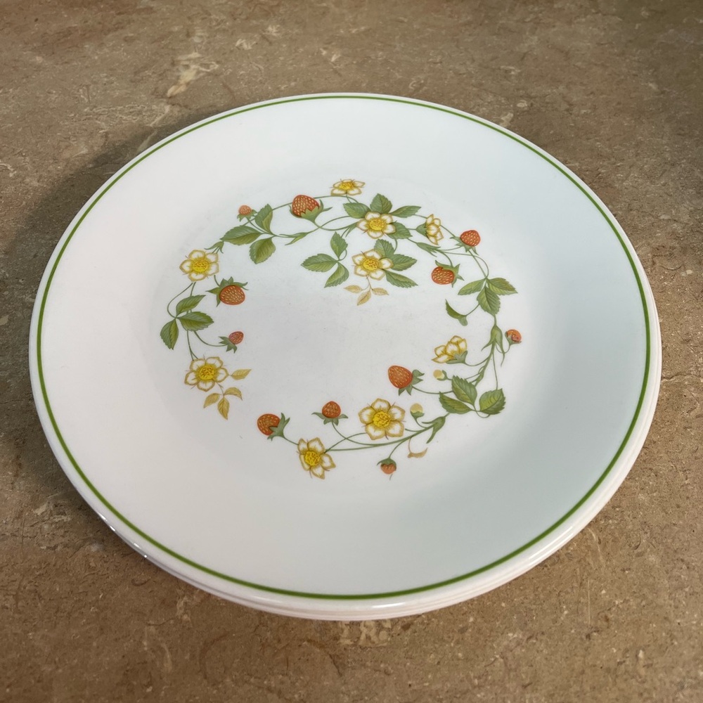 Corelle Strawberry Sundae Dinner Plates